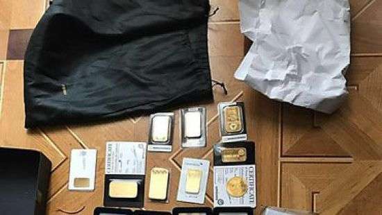 У экс-главы киевской налоговой при обыске нашли $1 млн, €250 тыс. и 2 кг золота