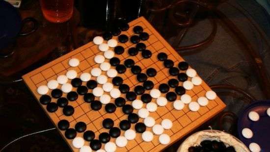 Искусственный интеллект выиграл игру у сильнейшего игрока в го