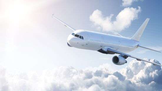 Британца посадили на 9 лет за курение в самолете