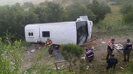 В Турции перевернулся туристический автобус, пострадали 17 человек