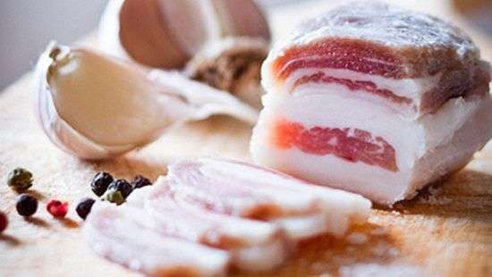 Специалисты назвали полезные свойства сала для здоровья