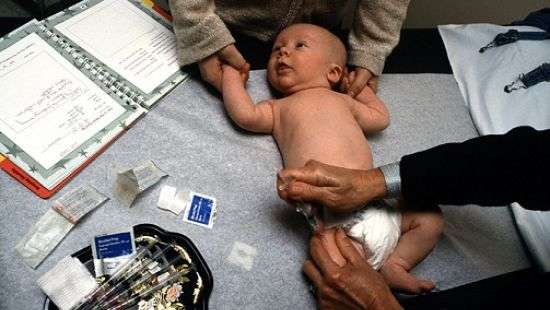 Итальянцев будут штрафовать за непривитых детей