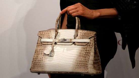 С аукциона в Гонконге продали самую дорогую сумку в мире