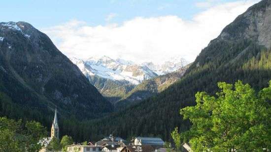 В Швейцарии туристам запретили фотографировать деревню из-за ее красоты