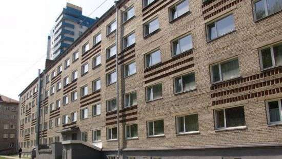 Порошенко разрешил украинцам приватизировать жилье в общежитиях