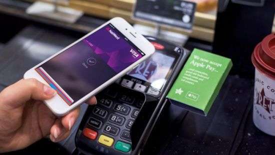 Apple планирует запустить в Украине платежную систему