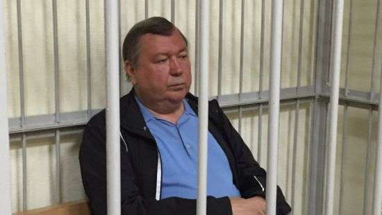 Суд изменил меру пресечения экс-главе Луганской ОГА