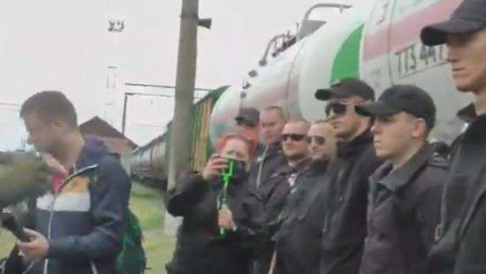 Участники блокады перекрывают ж/д сообщение с Россией (видео)