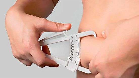 Медики назвали пользу наличия жира на животе