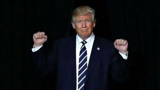 Spiegel изобразил Трампа, бьющего клюшкой для гольфа по Земле (фото)