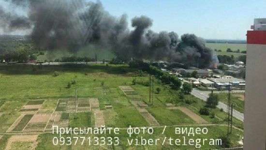 Под Киевом загорелись склады с топливом