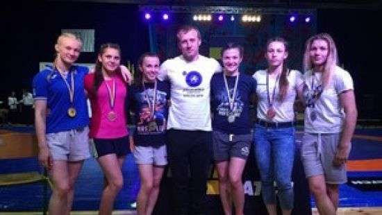 Львовские вольницы выиграли четыре золота на ЧУ по борьбе