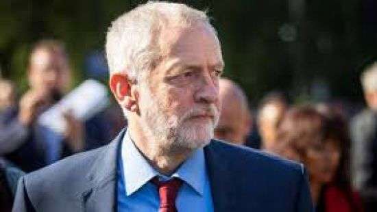 Появилось видео с нелепым жестом лидера лейбористов, который хотел отпраздновать победу