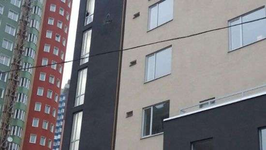 В Харькове неизвестные из гранатомета обстреляли офисный центр