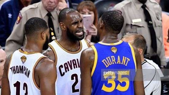 НБА. «Кливленд» одолел «Голден Стэйт» в четвертом матче серии