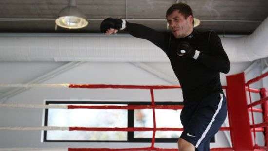 Беринчик выиграл первый бой