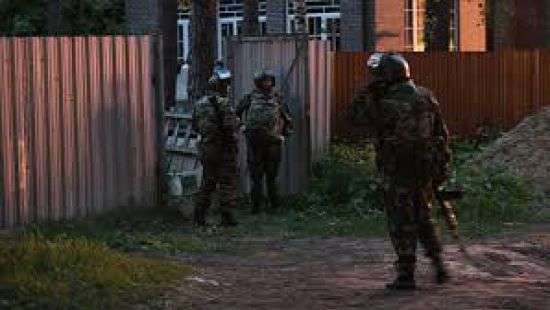 В России застрелили мужчину, который несколько часов стрелял и бросал гранаты в правоохранителей