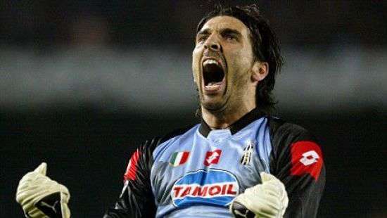 Буффон вошел в пятерку игроков по количеству матчей за сборную