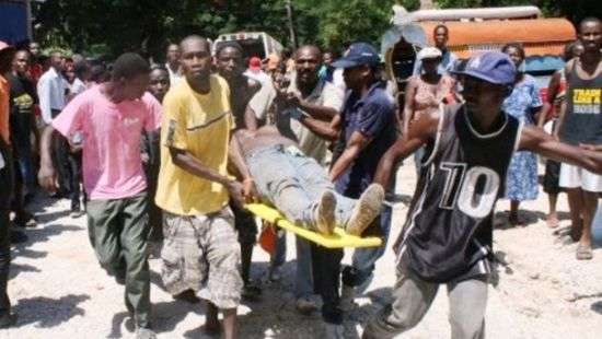 На Гаити грузовик наехал на толпу и убил 12 человек