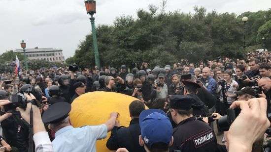 В РФ начались задержания активистов на антикоррупционном митинге
