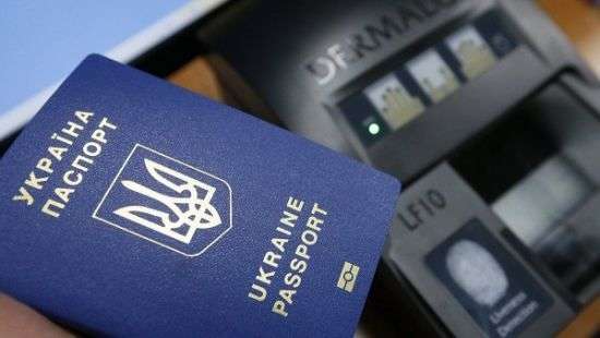 Украинцы из ОРДЛО получат биометрические паспорта после спецпроверки