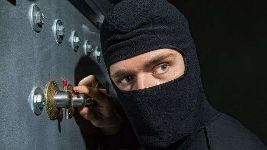 В Москве «бесстрашный форточник» украл деньги из центра МВД