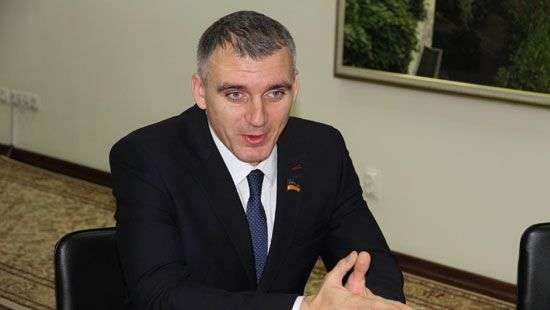 Мэр Николаева сбежал от полиции через окно