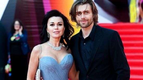 Прекрасную няню Анастасию Заворотнюк поздравили с третьей беременностью