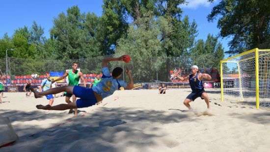 Команда из Южного стала чемпионом Украины по пляжному гандболу