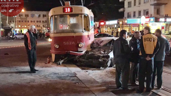 Попавший в ДТП нардеп Барна находится в больнице, его состояние стабильное