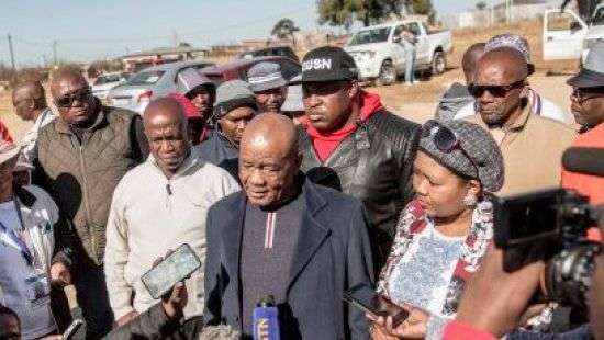 В Южной Африке после инаугурации премьер-министра расстреляли его жену