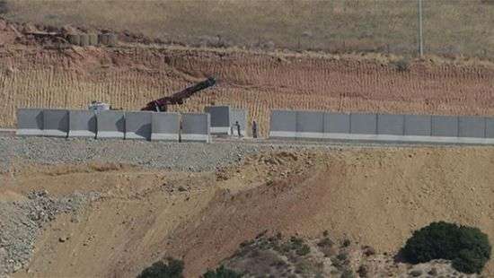 Турция построила на границе с Сирией стену, которая задержит террористов