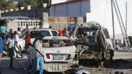 В Сомали в результате террористической атаки на ресторан погибли более 30 человек