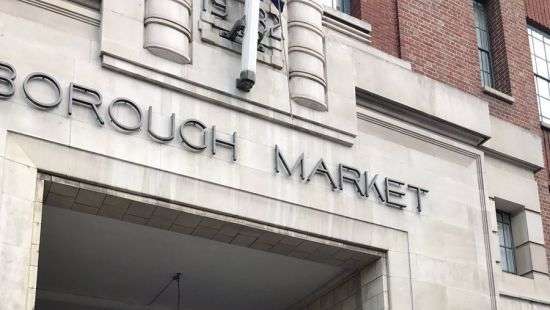 Принц Гарри прогулялся по продуктовому рынку, где был теракт (фото)