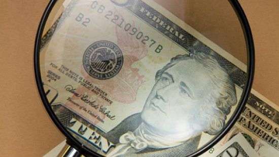 Банки будут вызывать полицию при обнаружении фальшивых купюр