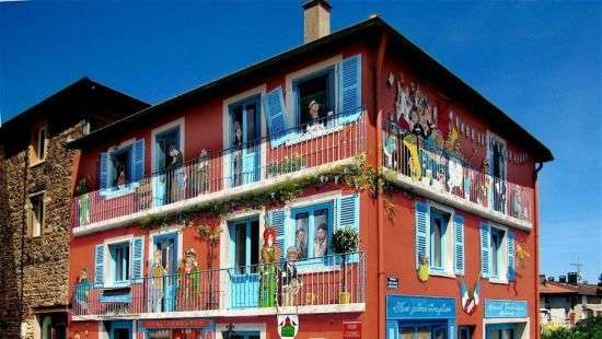 Во Франции художник превращает дома в шедевры (фото)