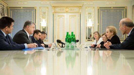 Известный американский политик предложил США дать Украине оружие