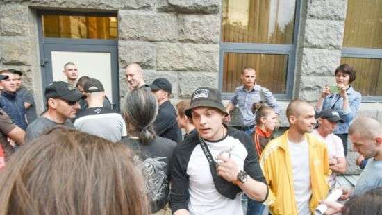 Активисты на службе у мэрии: столкновения в хозсуде Одесской области
