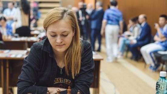 Украинские шахматистки выиграли первый матч ЧМ