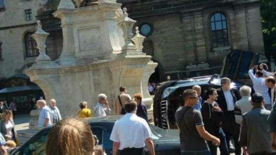 За рулем въехавшего в толпу джипа во Лвове был экс-гаишник