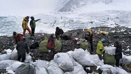 На Эвересте результативно завершили очередную «генеральную уборку»