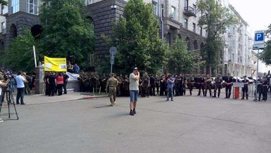 АП заблокировали добровольцы «Айдара» и «Днепр-1"(фото/видео)