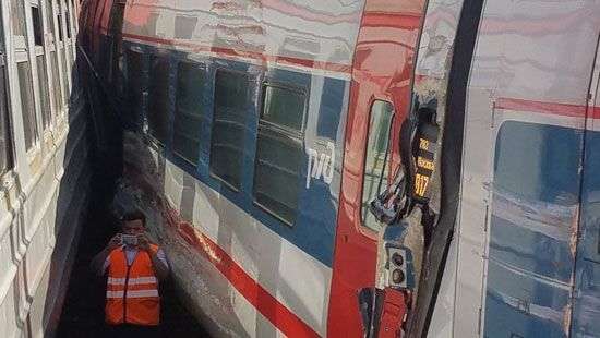 В Москве сошли с рельсов вагоны электрички (фото)