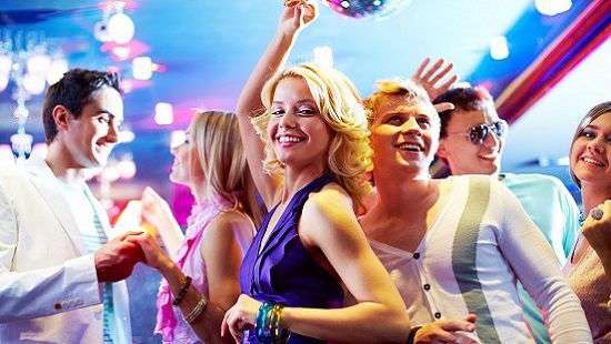 Как подготовится к выпускному вечеру, рассказали стилисты