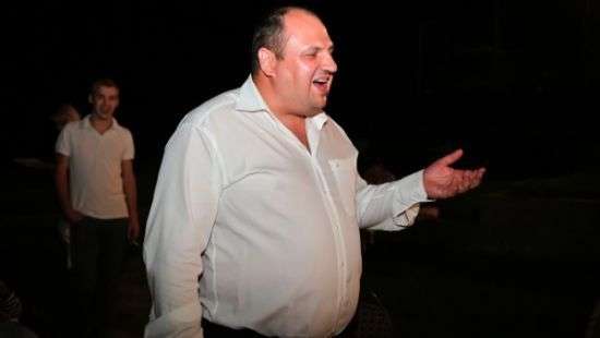 Охранника нардепа задержали при получении 200 тыс. долларов взятки