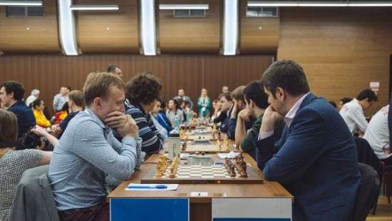 На ЧМ по шахматам украинцы проиграли России и выиграли у Индии