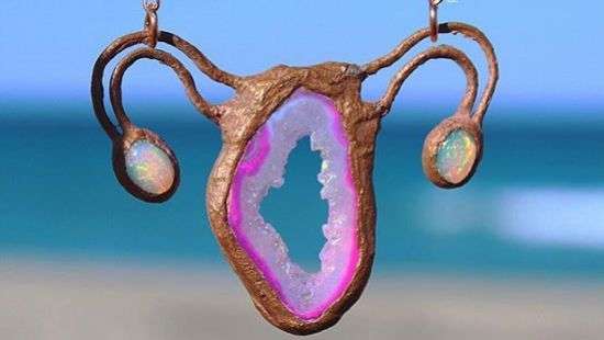 Художники создали  оригинальные  подвески в виде репродуктивных органов (ФОТО)