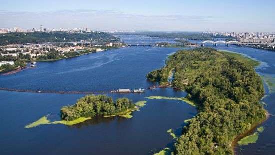 Стало известно, кому принадлежат роскошные киевские яхты (фото)