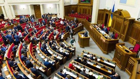 Рада приняла от Луценко запросы на снятие иммунитета с 5 депутатов