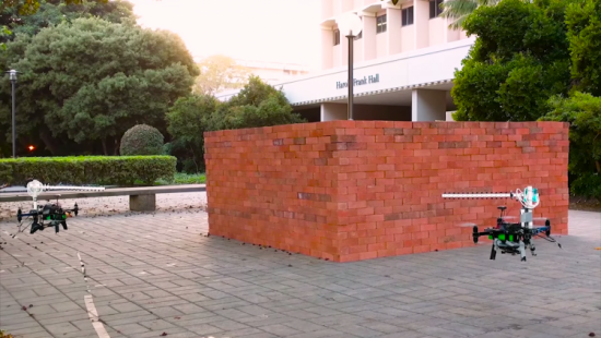 Система из двух дронов и антенны позволяет видеть сквозь стены